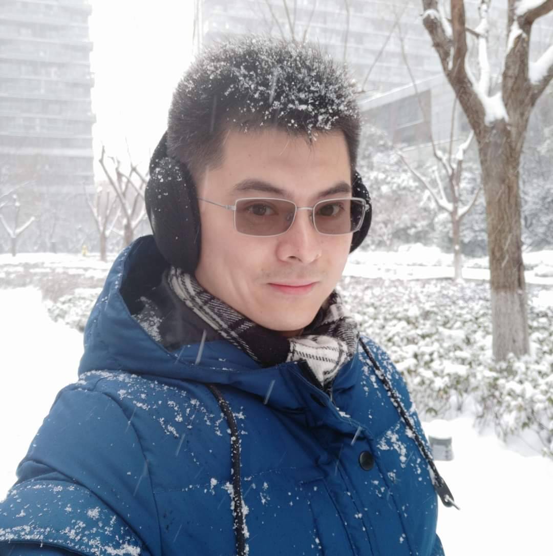 施岳宏